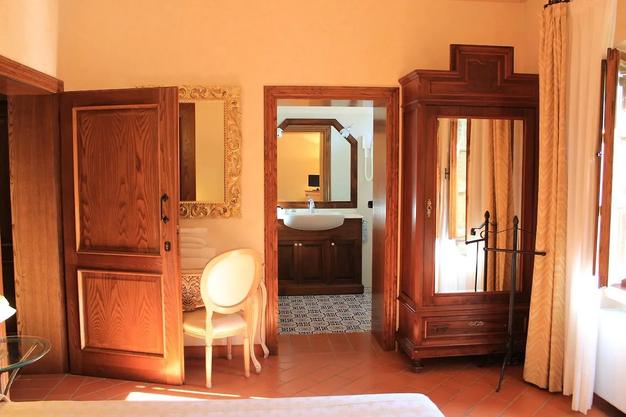 Farm stay Il Colombaio Winery & Rooms Monteriggioni Italy