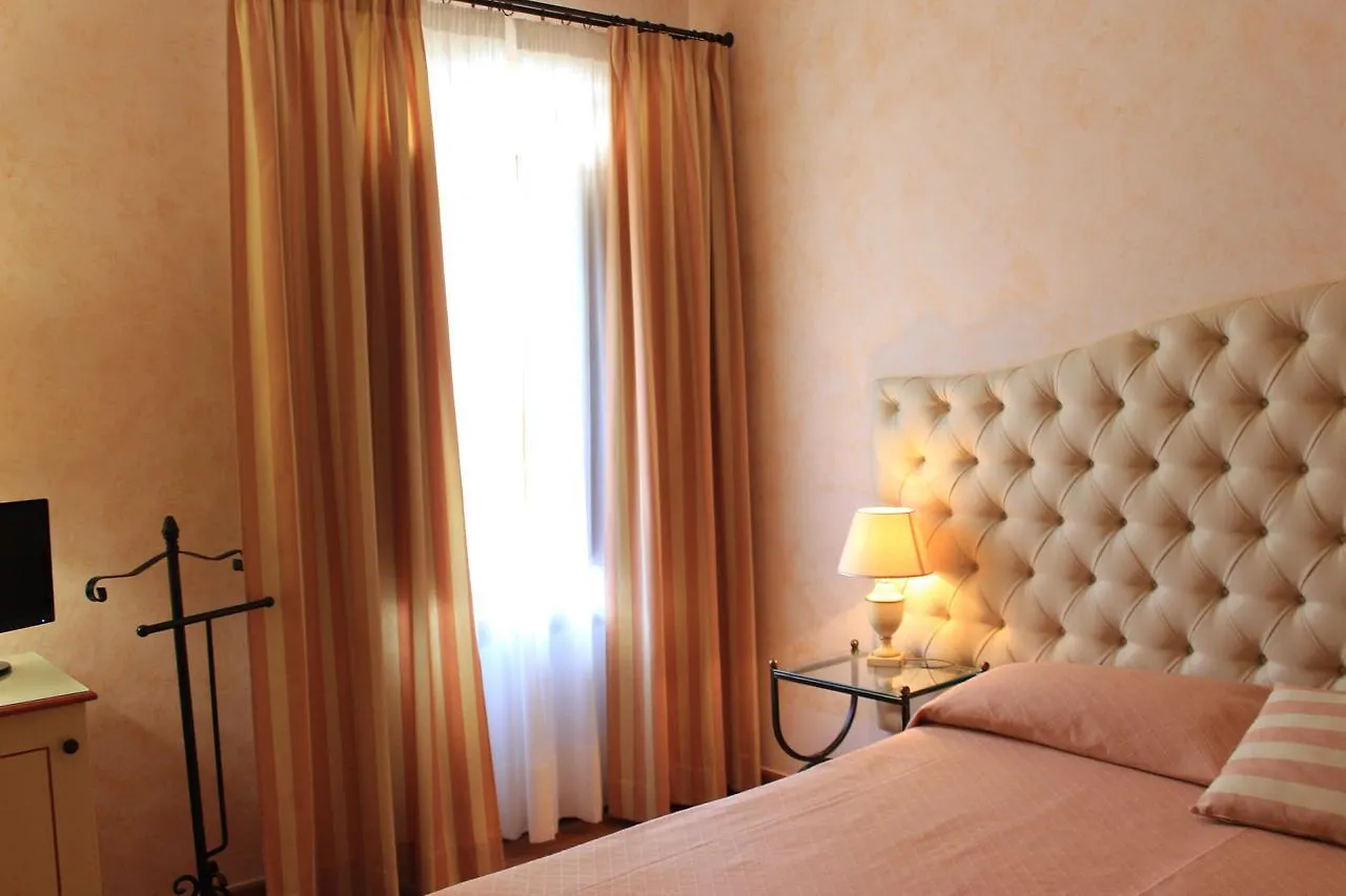 Il Colombaio Winery & Rooms Monteriggioni 0*,