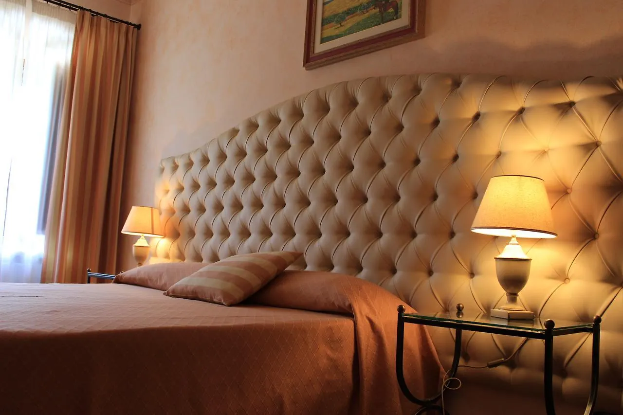 Il Colombaio Winery & Rooms Monteriggioni Farm stay