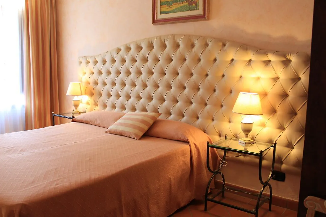 Farm stay Il Colombaio Winery & Rooms Monteriggioni